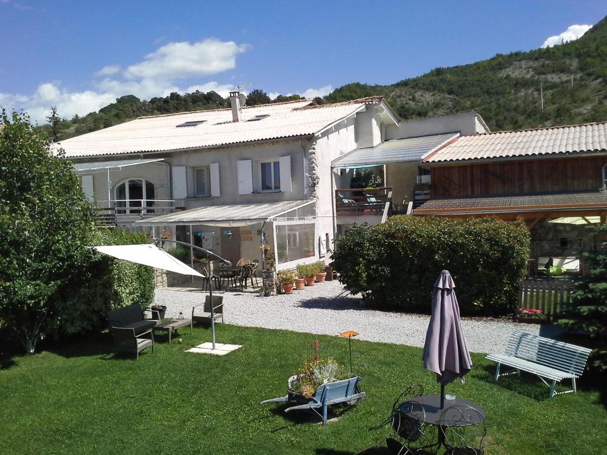 Chambres D'Hotes La Dorgisane Venterol  Экстерьер фото